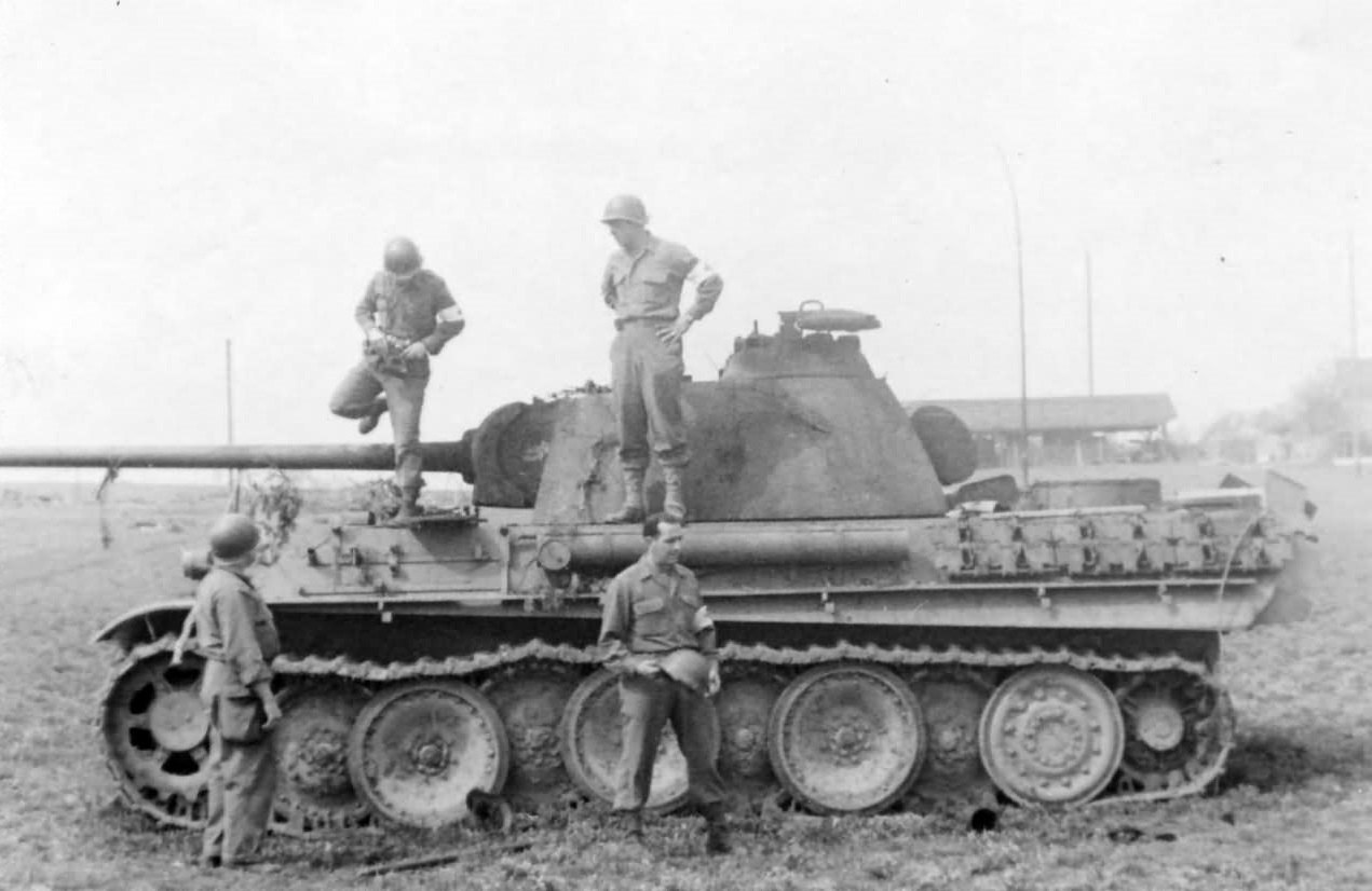 Captured_tank_Panther_Ausf_G.jpg