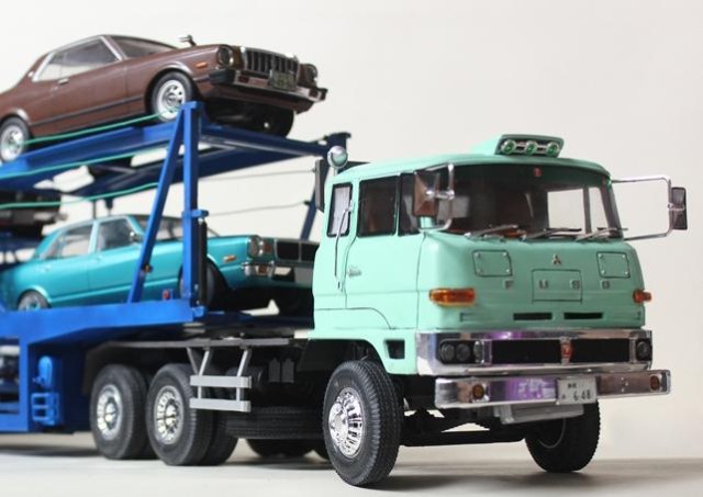 Mitsubishi Fuso FV High-Cab Tractor & Transporter