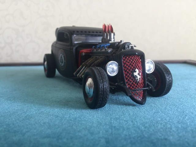 Hod-rot classic Ford cupe 1934 года.