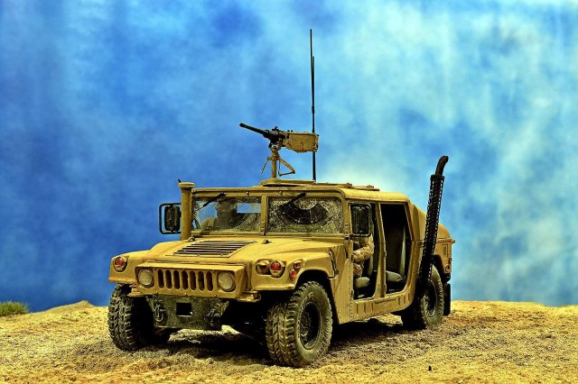 M 1025 HUMVEE.  Американский молоток… без окон, без дверей…