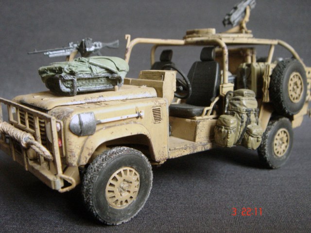 Land Rover Defender 1/35 HobbyBoss