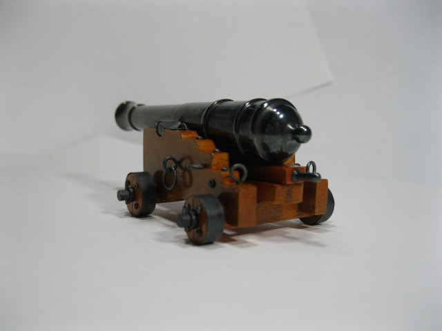 12-фунтовая морская пушка 18века