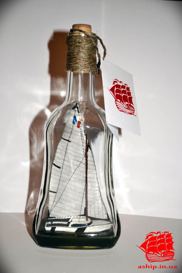 Яхта "Гран - Ларж" в бутылке