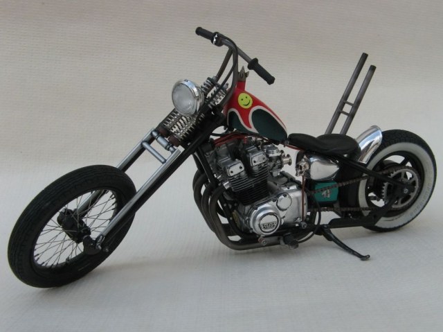 SUZUKI чоппер (1/12)