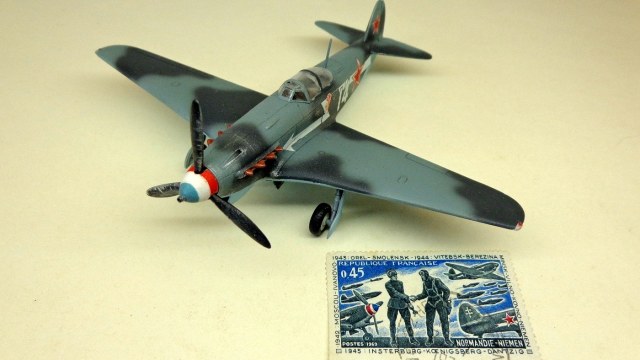 ЯК-9 и старая почтовая марка