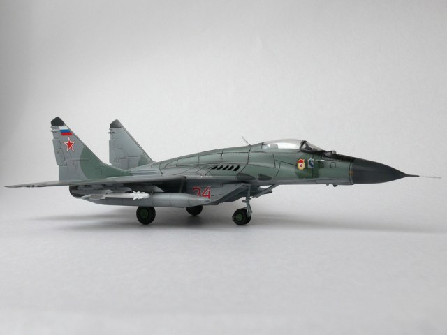 МиГ-29 "9-13" б/н 24