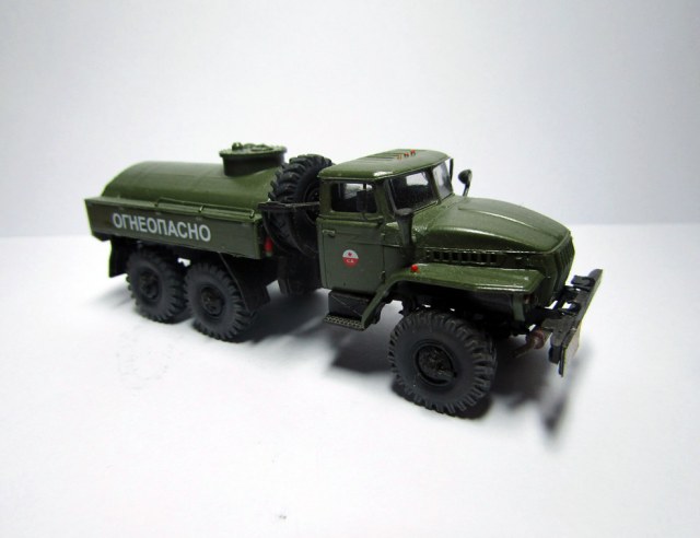 Топливозаправщик АТЗ-5 на базе Урал-4320