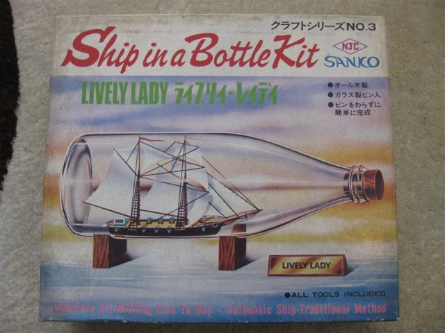 Набор для постройки модели корабля "Lively Lady" в бутылке от фирмы SANKO (Япония)