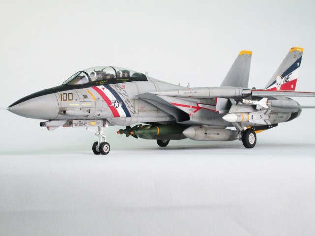 F-14 D TOMCAT  VF-2  "BOUNTY HUNTERS"