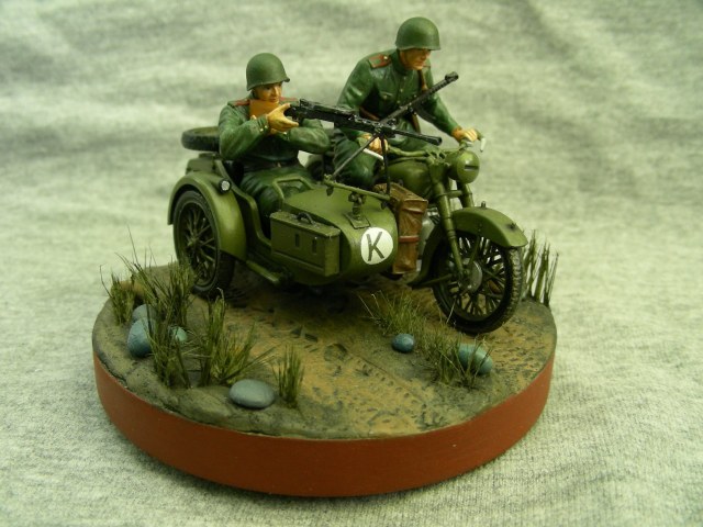 Советский мотоцикл М-72 с коляской и экипажем