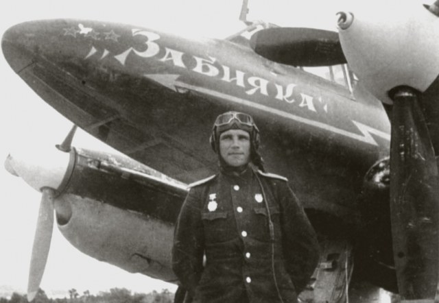 Petlyakov-Pe-2-type-205-40GvBAP-Northern-Fleet-with-Capt-Zabiyaka-and-named-in-his-honor-Crimea-1944-01.jpg