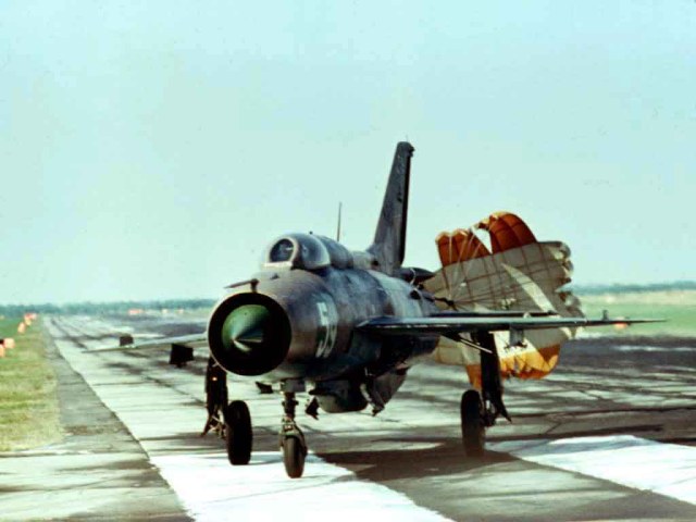 МИГ-21ПФС с ГП-9.jpg