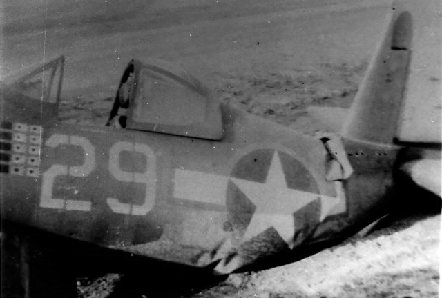 Vought_F4U_1A_Corsair_VF_17_White_29_Ike_Kepfords_landing_mishap_Piva_Strip_Bouganville_03.jpg