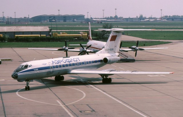 Ту-134_65085_02.jpg