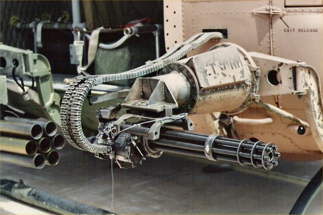 uh-1d_huey_gunship_40_of_80.jpeg