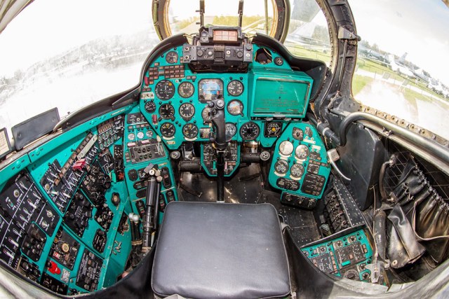 Mi-24_cockpit.jpg