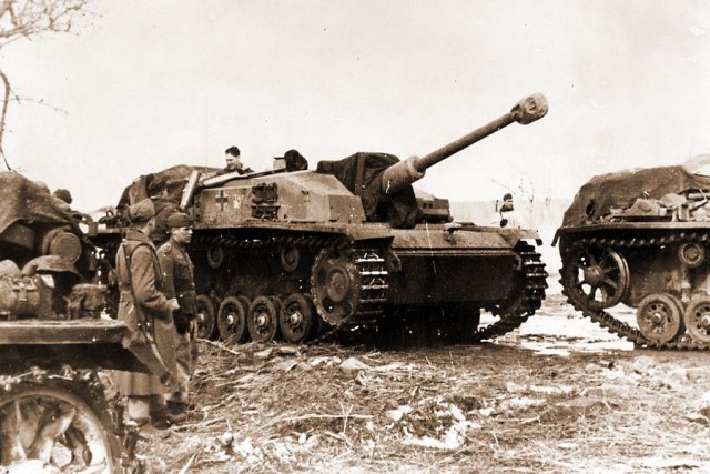 Sturmgeschütz III Ausf. F8.6-я полевая армия. 243 дивизион .Сталинград 1942 год.jpg