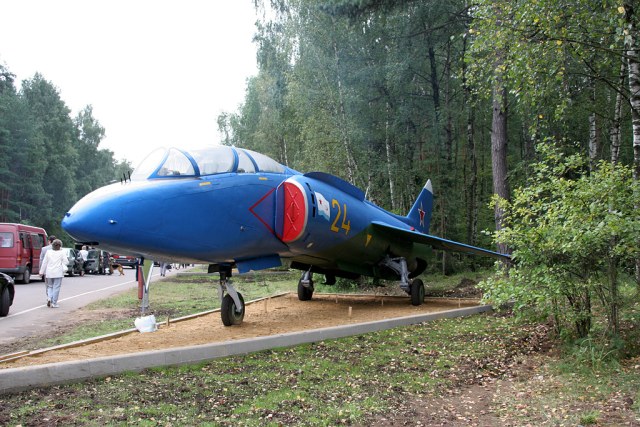 Yakovlev_Yak-38U_in_2005.jpg