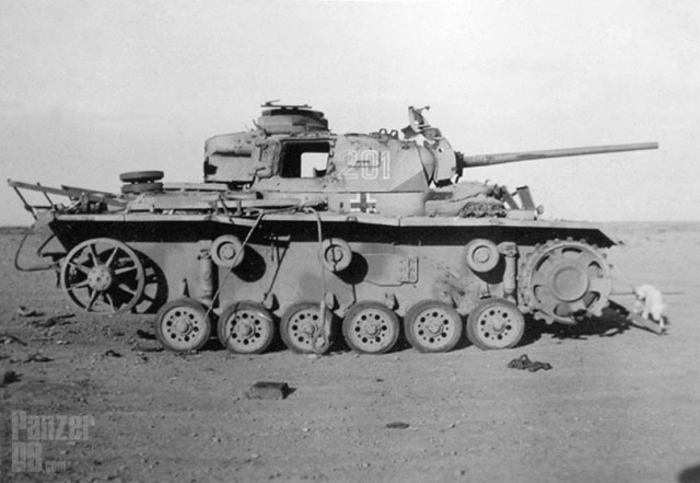 Panzerkampfwagen III (5 cm Kw.K. L-60) Tropen (Sd.Kfz. 141-1) Ausf. L (Nr. 201).jpg