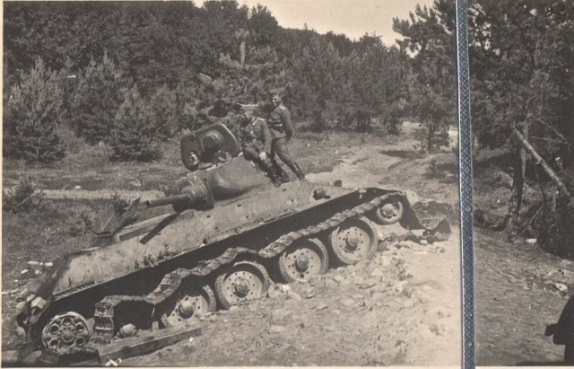 Т-34_1940_Л_1011 (10).jpg
