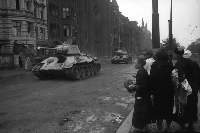 b-t34-76-berlin.jpg
