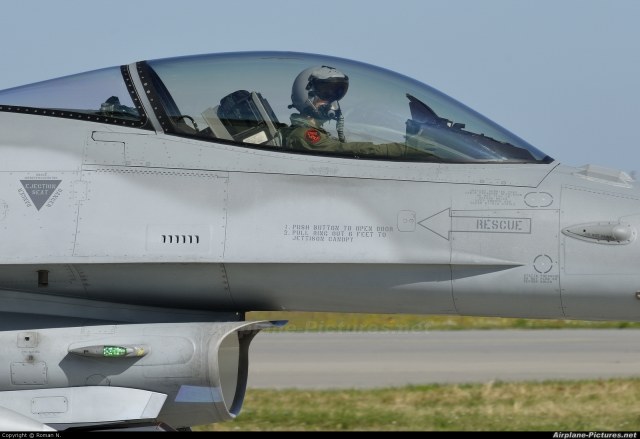 F-16C 117676.jpg