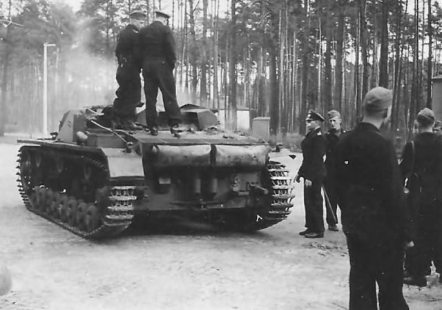 Prototype_StuG_III_on_Panzer_III_B_chassis.jpg
