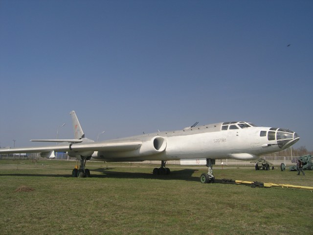 Tu-16_museum_Togliatti_Russia-1.jpg