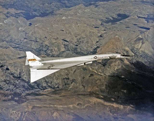 1635819975_xb-70_valkyrie2.jpg
