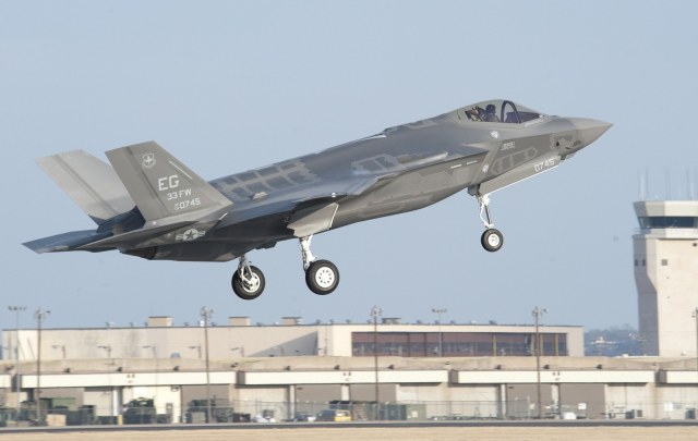 f35_af7firstflightt_20110307.jpg