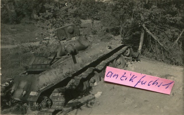 Т-34_1940_Л_1011 (17).jpg