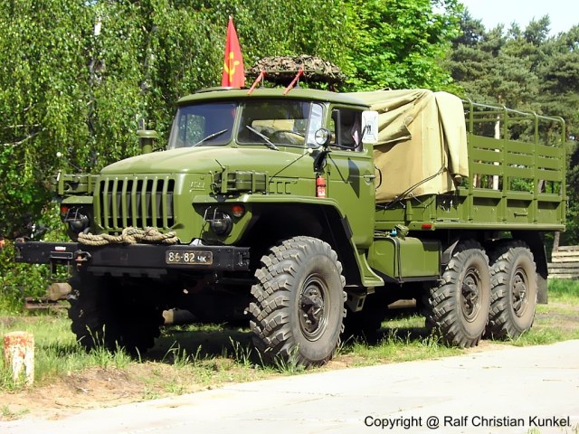 ural-4320-pritschenfahrzeug-mannschafts--32185.jpg