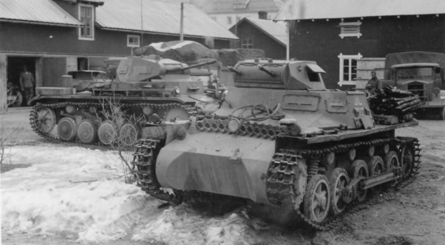 Panzer_I_and_Panzer_II (1).jpg