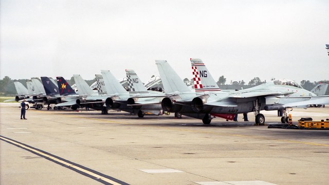 F-14A VF-211 line.jpg