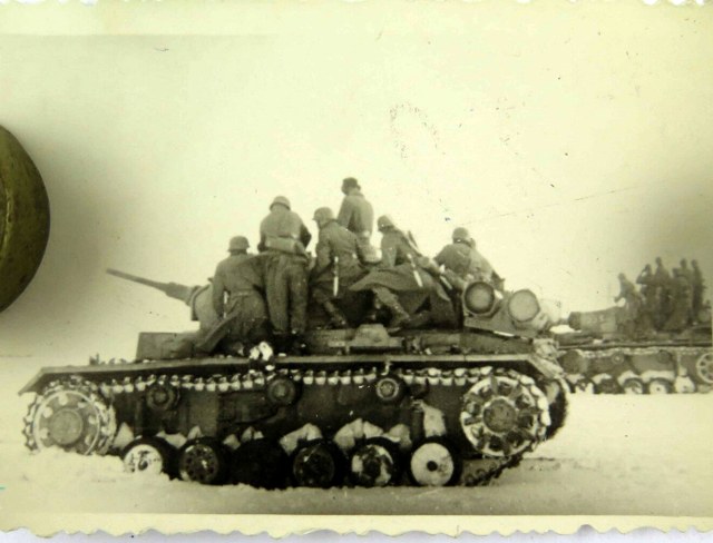 Wehrmacht-Panzer-III-Panzergrenadier-Sturmangriff-technik-Winter.jpg