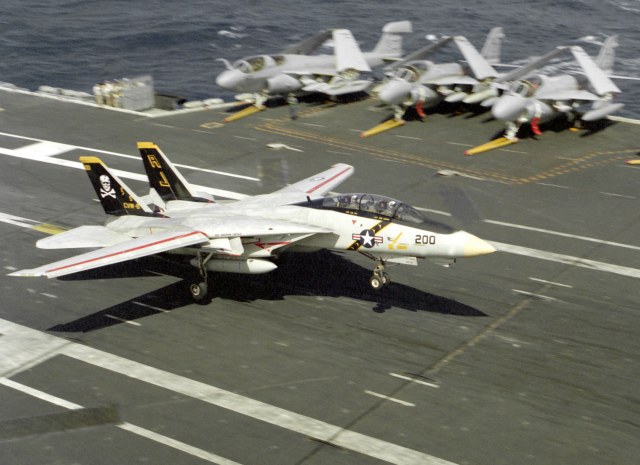 F-14A_of_VF-84_landing_on_USS_Abraham_Lincoln_(CVN-72)_1990.JPEG