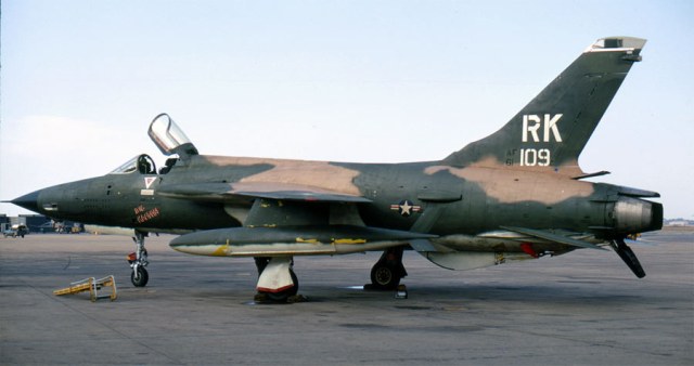 f-105d_3.jpg