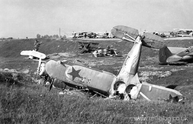 polikarpov-i-15-biplane-fighter-2.jpg