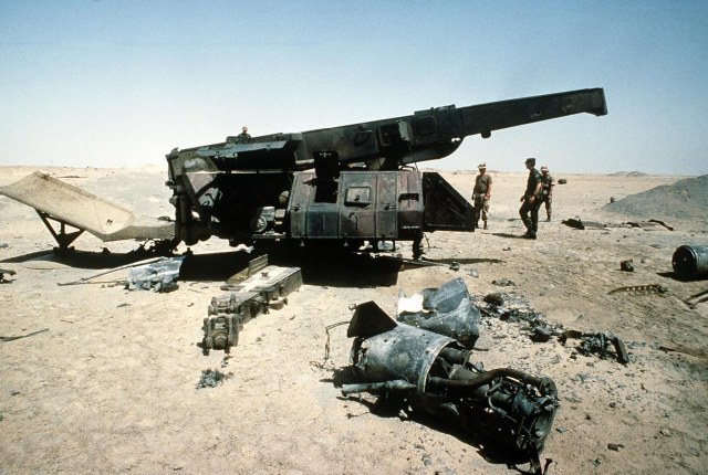 Destroyed_Iraqi_S-75_Dvina.jpg