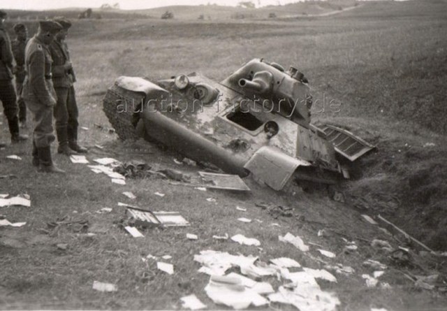 Т-34_1940_Л_1008.jpg