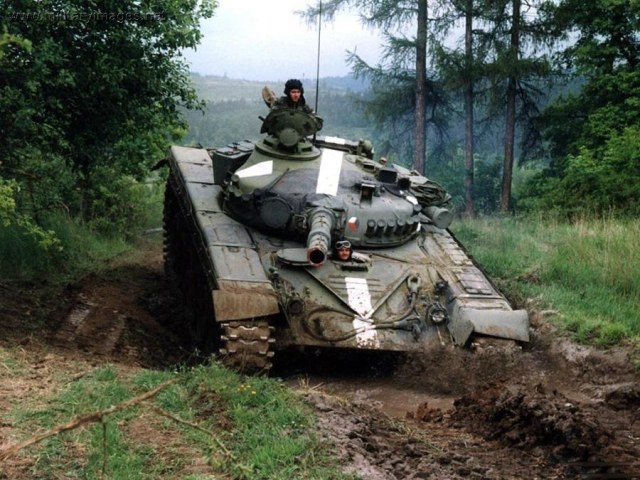 T-72_-_Czech_Army.jpg
