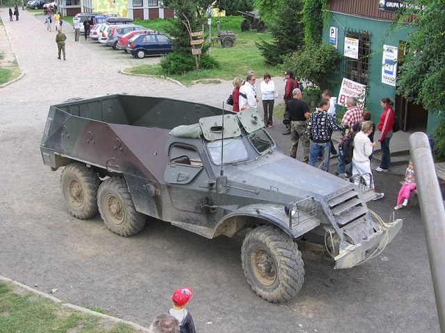 800px-BTR-152_APC_at_the_Międzyrzecz_Fortification_Region.jpg
