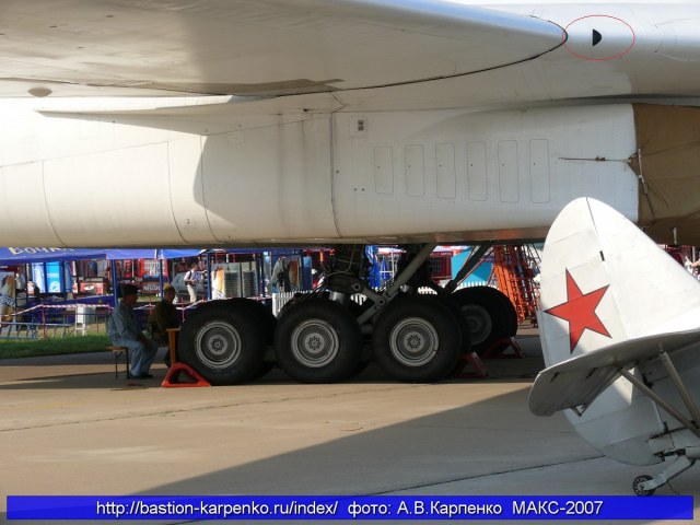 Tu-160_MAKS-2007_09.JPG