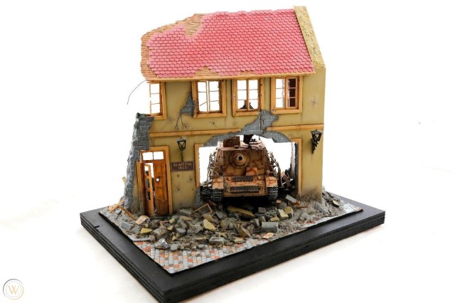 built-german-brummbar-house-diorama_1_4b07b18ae8d283f4027d31bbbce8277f.jpg