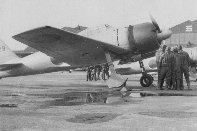 A6M3_Zer0-sen_M32_Iwakuni-ku_Iwakuni_1943-W-2.jpg