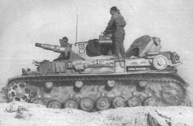 Танк-Pz.Kpfw_.-IV-в-Северной-Африке (1).png