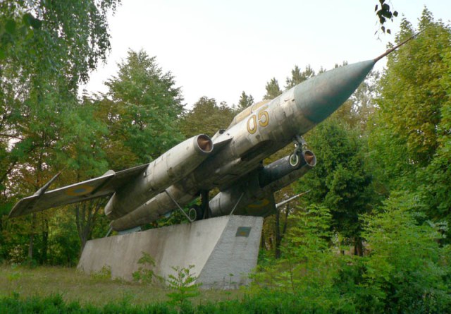 Yak-27_Vapniarka.jpg