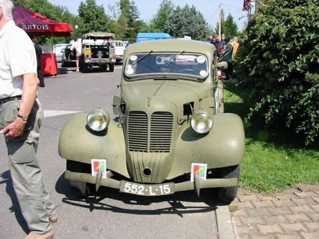 citroen_1938_Citroen_11_BL_by_Desagny_et_Renier.JPG
