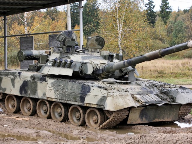 t-80-ud-tank-rossiya-voennaya.jpg