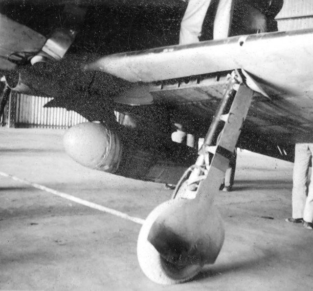 Captured_A6M2_Zero_V-172_landing_gear.jpg